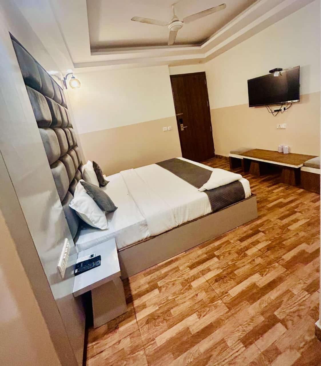 Hotel Airport City New Delhi Exterior photo