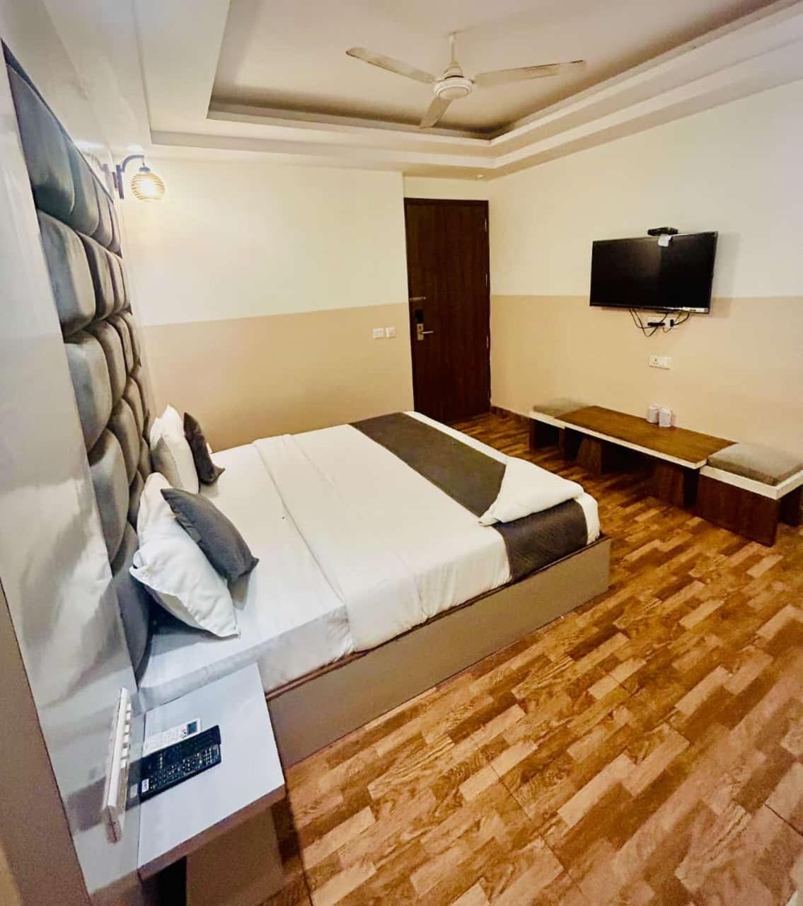 Hotel Airport City New Delhi Exterior photo