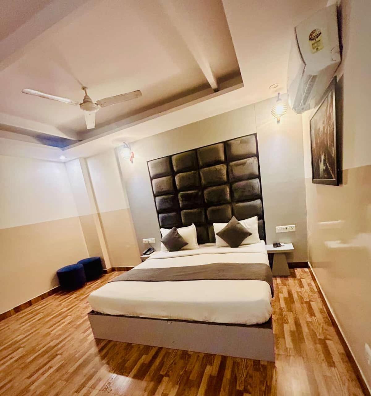 Hotel Airport City New Delhi Exterior photo