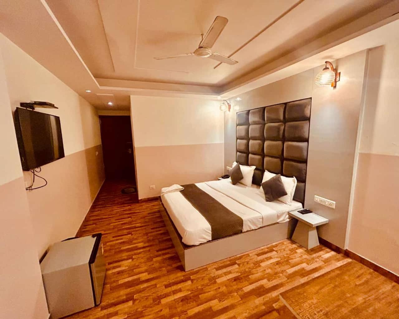 Hotel Airport City New Delhi Exterior photo