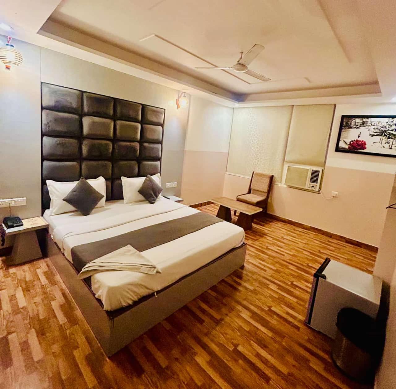 Hotel Airport City New Delhi Exterior photo