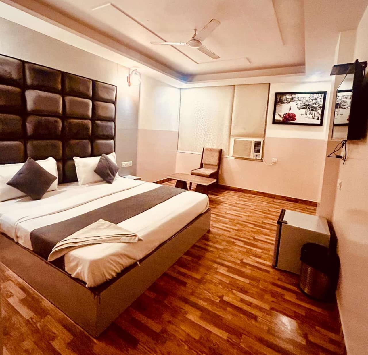 Hotel Airport City New Delhi Exterior photo