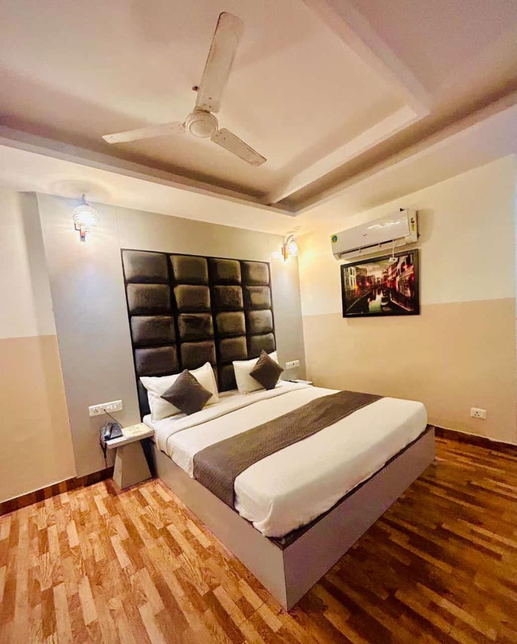 Hotel Airport City New Delhi Exterior photo