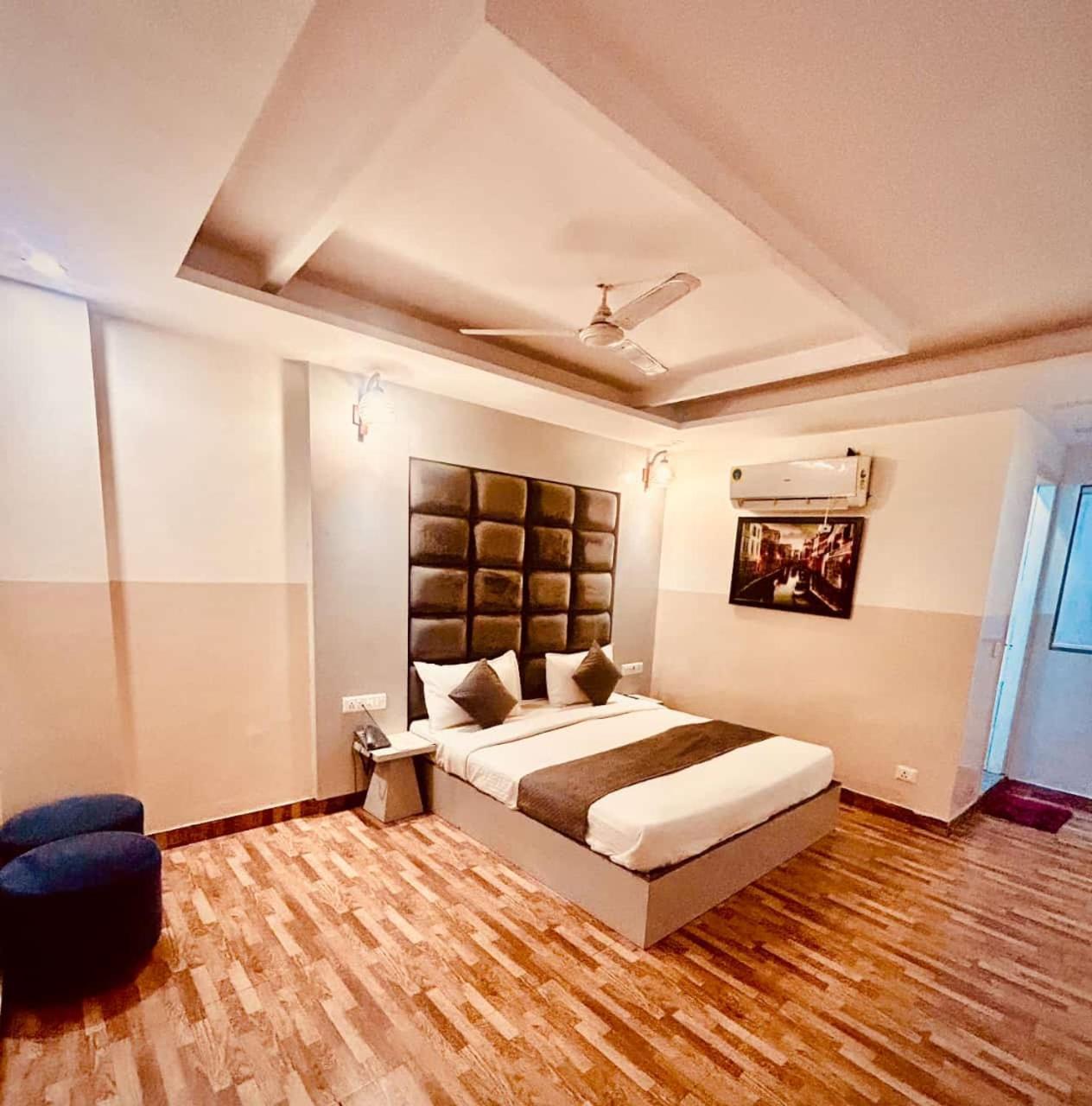Hotel Airport City New Delhi Exterior photo