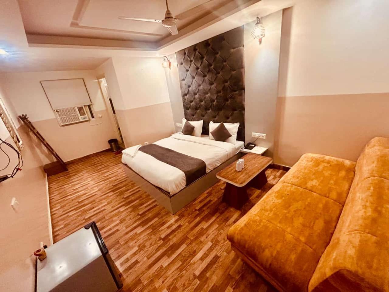 Hotel Airport City New Delhi Exterior photo