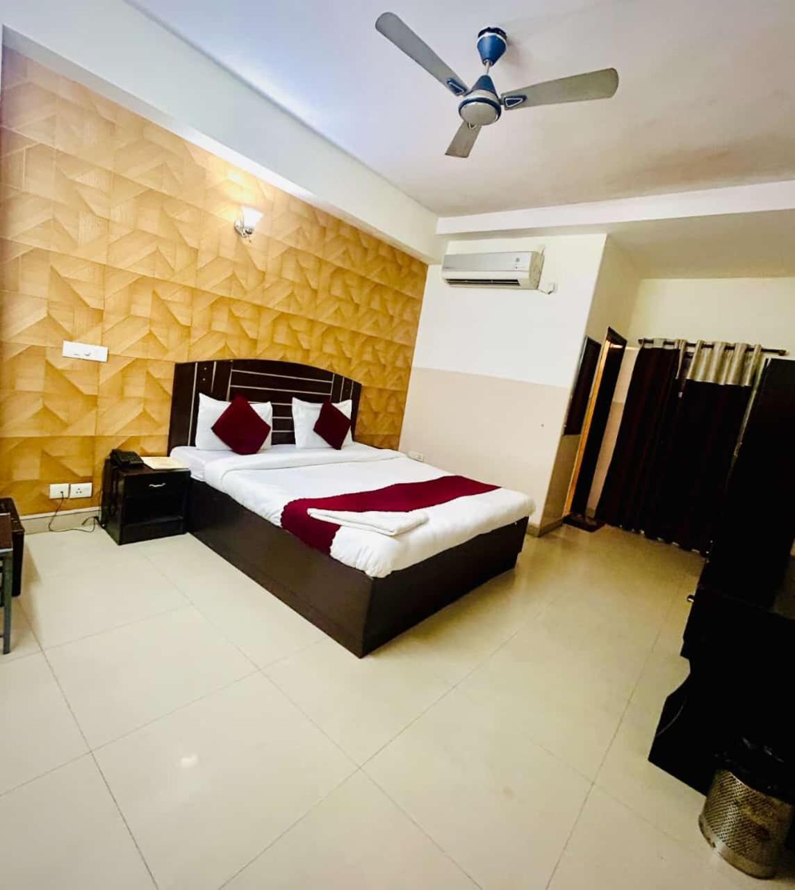 Hotel Airport City New Delhi Exterior photo