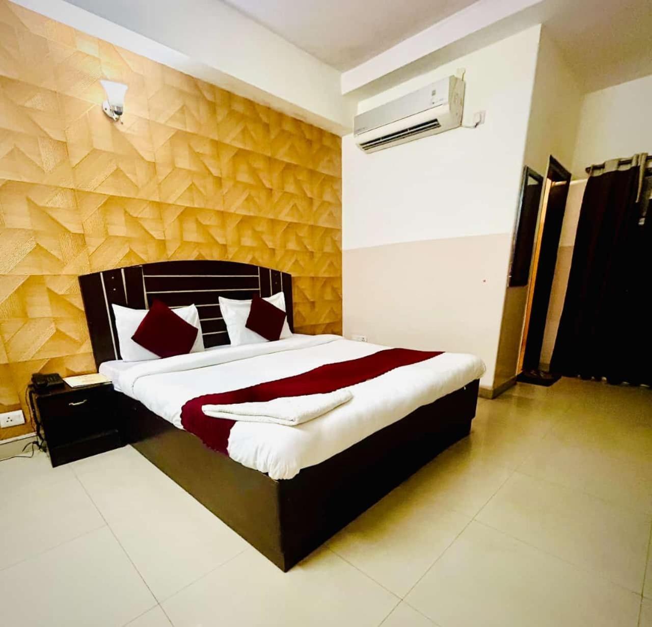 Hotel Airport City New Delhi Exterior photo